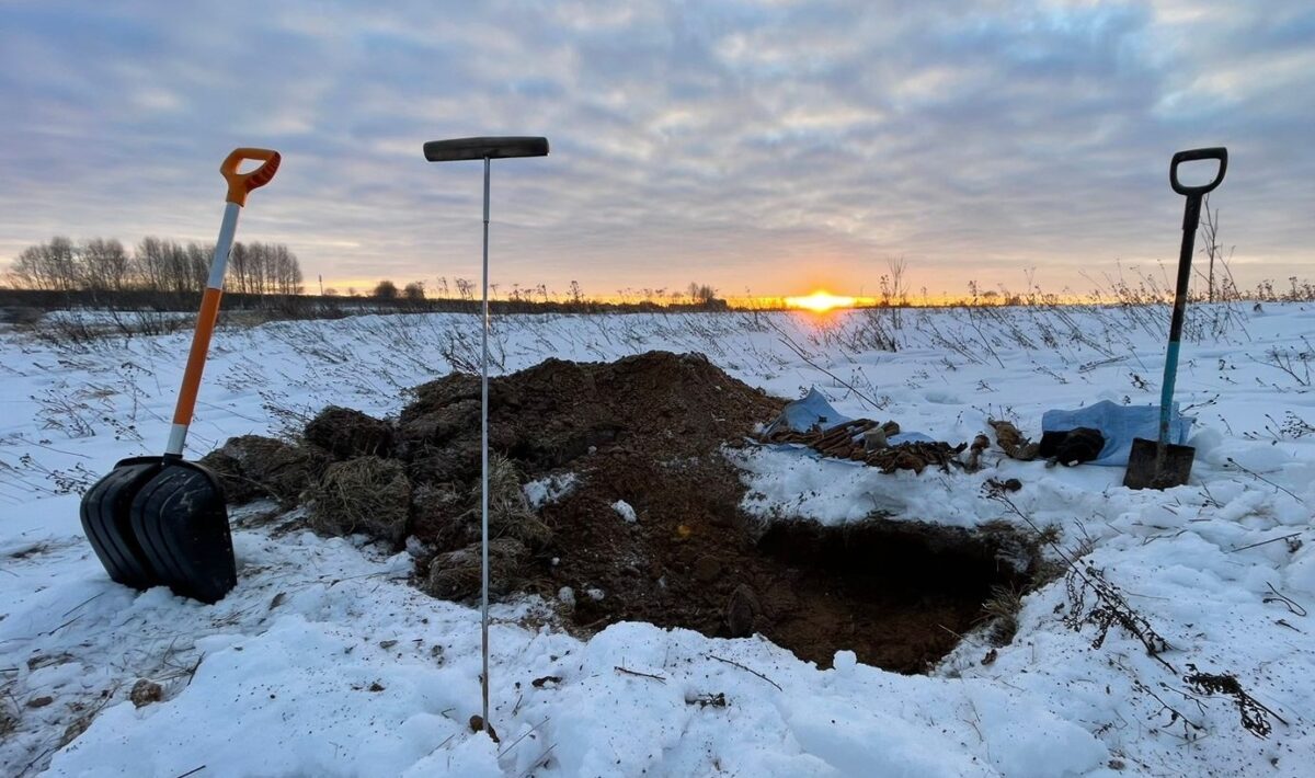 Под Ржевом в Тверской области поисковики нашли останки красноармейцев