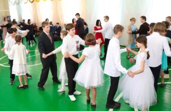 Рождественский бал прошёл в торопецкой гимназии Рождественский бал прошёл в торопецкой гимназии