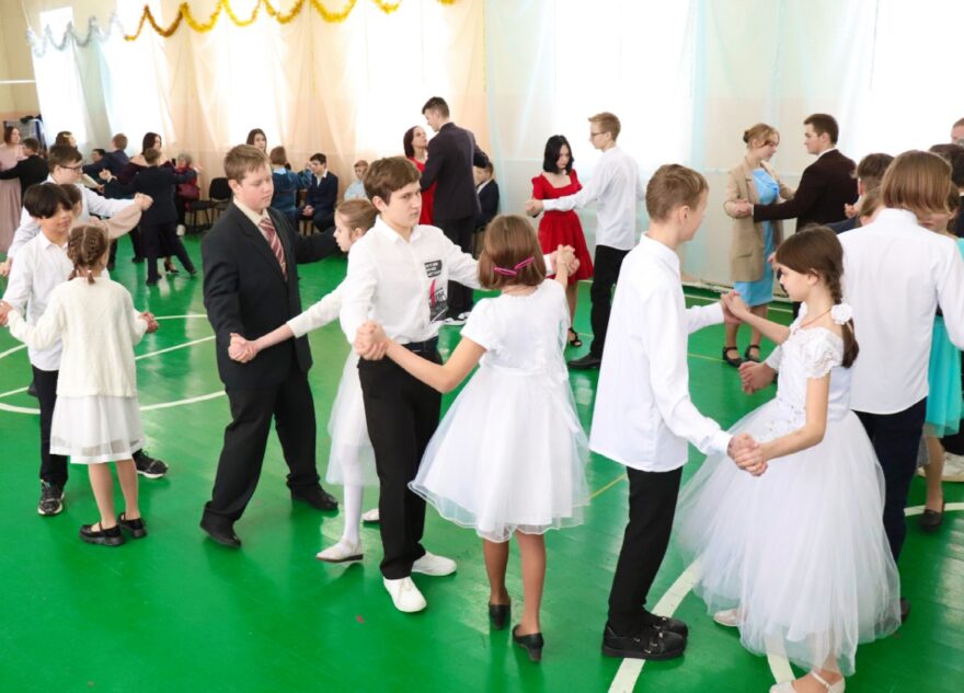 Рождественский бал прошёл в торопецкой гимназии