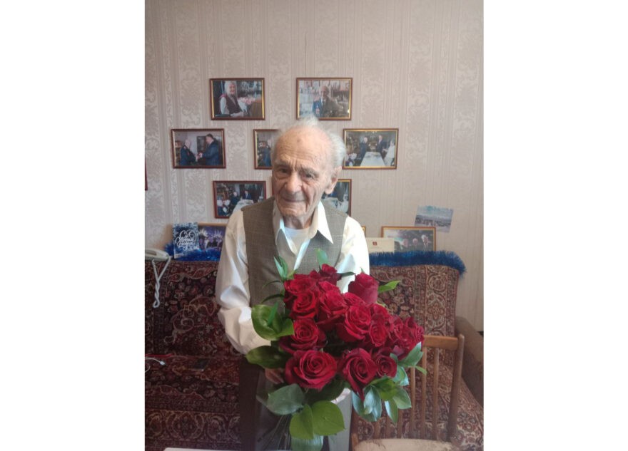 Губернатор Игорь Руденя поздравил с 97-летием фронтовика Ашота Смбатовича Оганесова