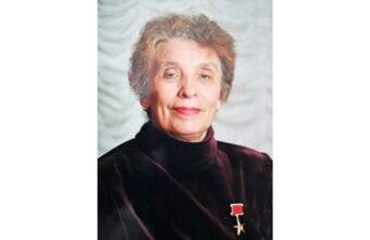 Губернатор поздравил с днем рождения Героя Социалистического Труда Александру Денисову Губернатор поздравил с днем рождения Героя Социалистического Труда Александру Денисову