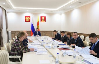 Губернатор Игорь Руденя провел совещание по итогам работы ведомств и служб в праздничные дни Губернатор Игорь Руденя провел совещание по итогам работы ведомств и служб в праздничные дни