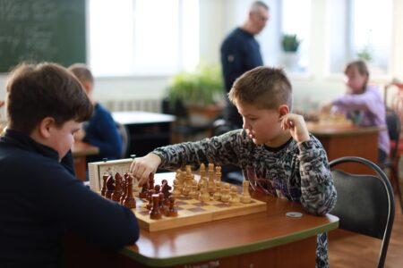 Для детей Тверской области в новогодние каникулы проходят спектакли и спортивные соревнования