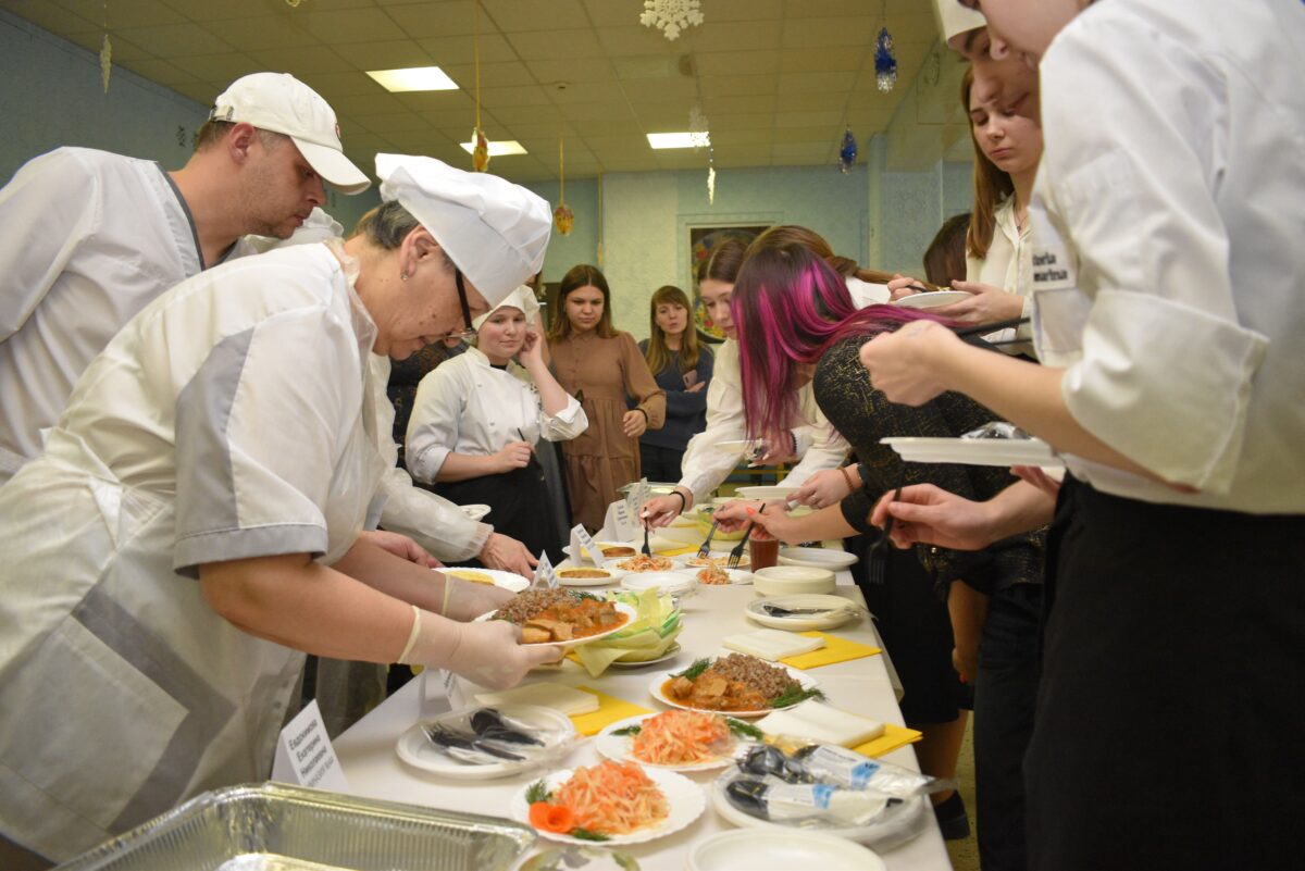 В Твери назвали победителей конкурса «Лучший повар школьной столовой – 2023»