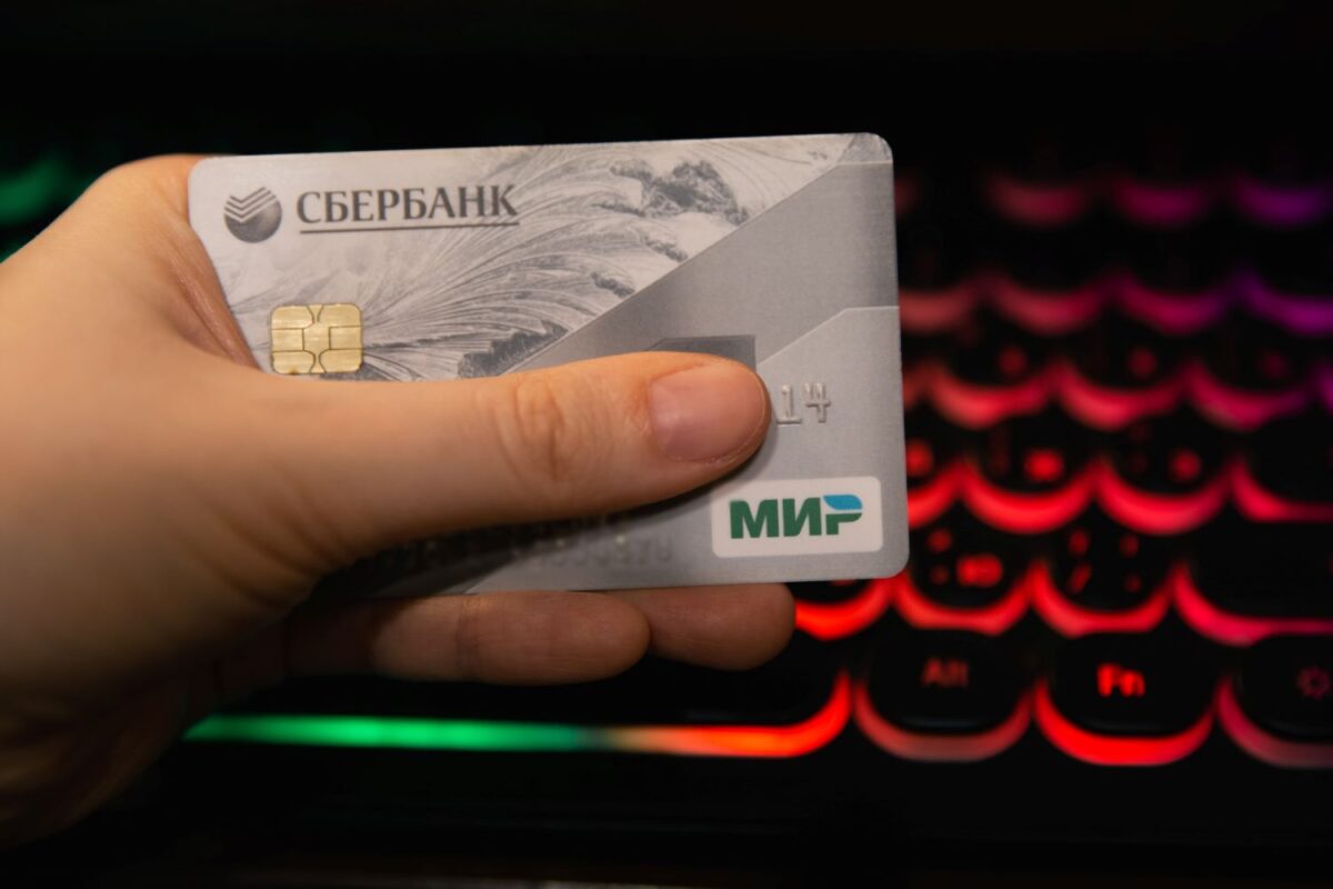 Во время продажи автомобиля житель Твери потерял все деньги