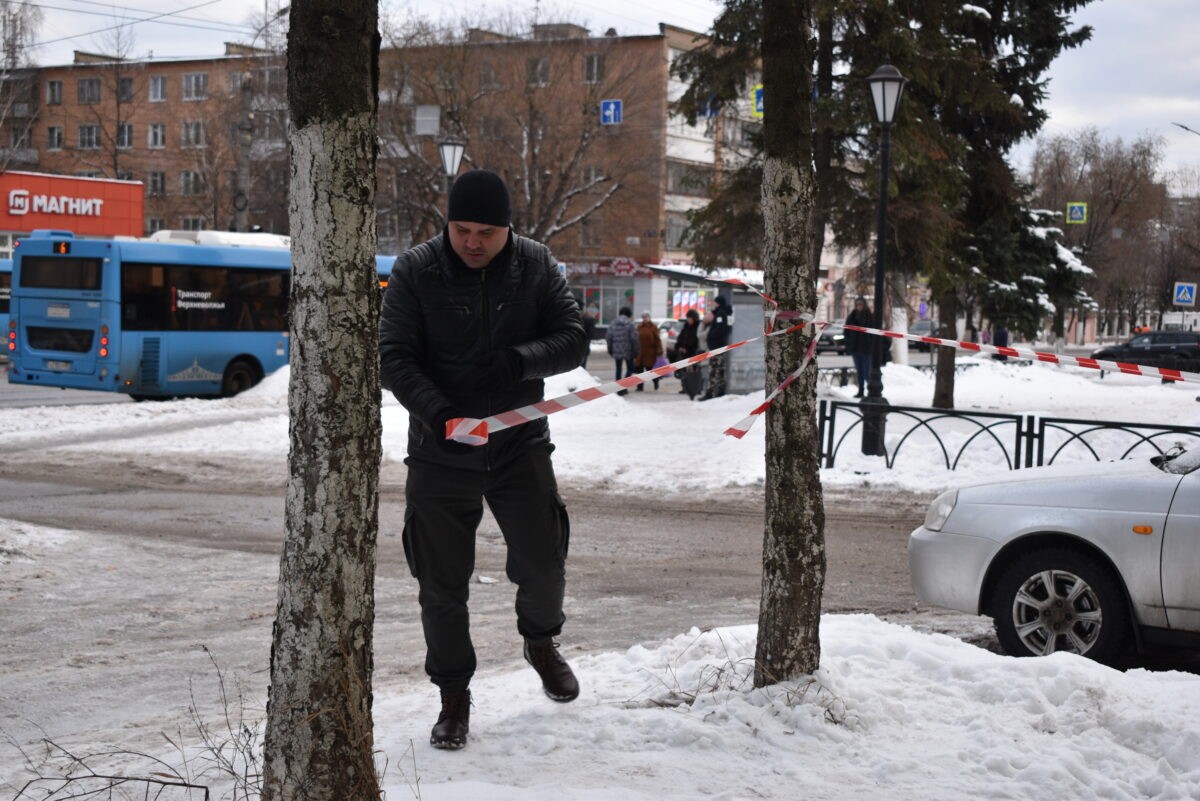 Опасные крыши Твери очищают от снега и льда