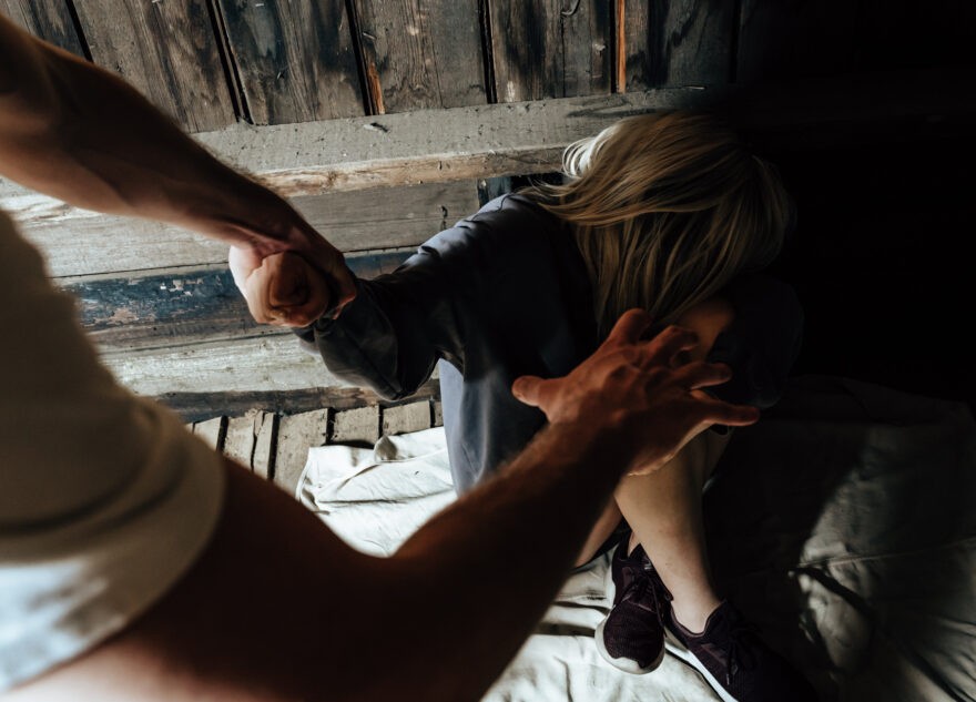 Жителя Твери будут судить за изнасилование малолетней девочки