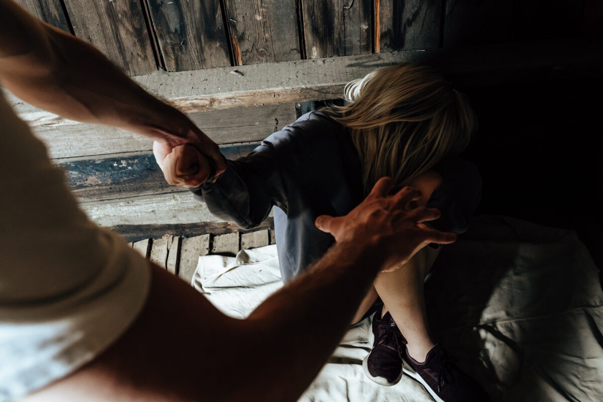 Жителя Твери будут судить за изнасилование малолетней девочки