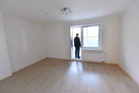 Сразу троим сиротам из Твери выделили квартиры