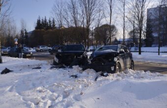 Два человека пострадали в результате столкновения иномарок в Тверской области