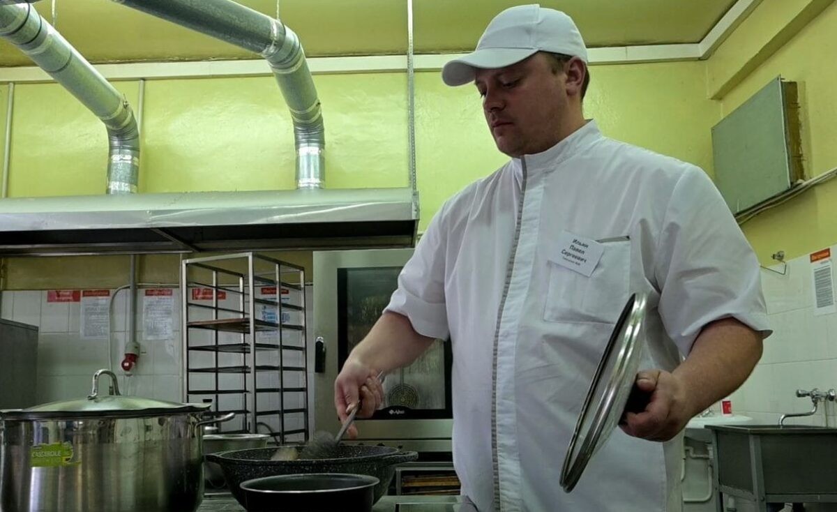 В Твери назвали победителей конкурса «Лучший повар школьной столовой – 2023»