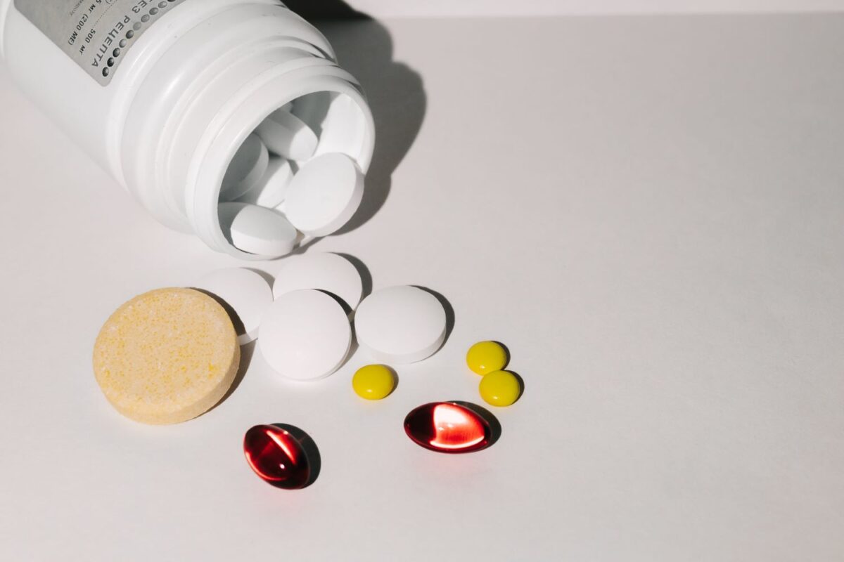Жителям Тверской области рассказали об опасности применения просроченных лекарств