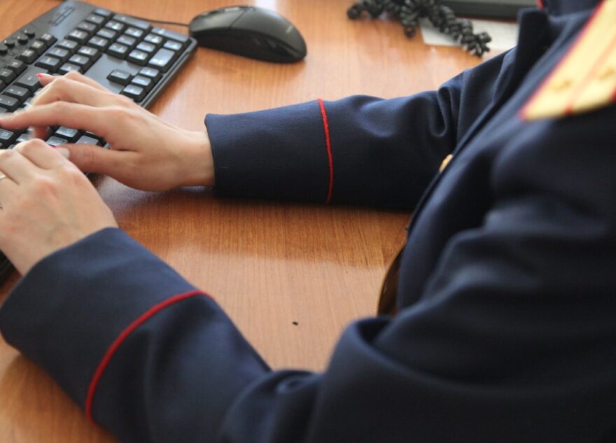 Тело мужчины нашли возле дома в Твери