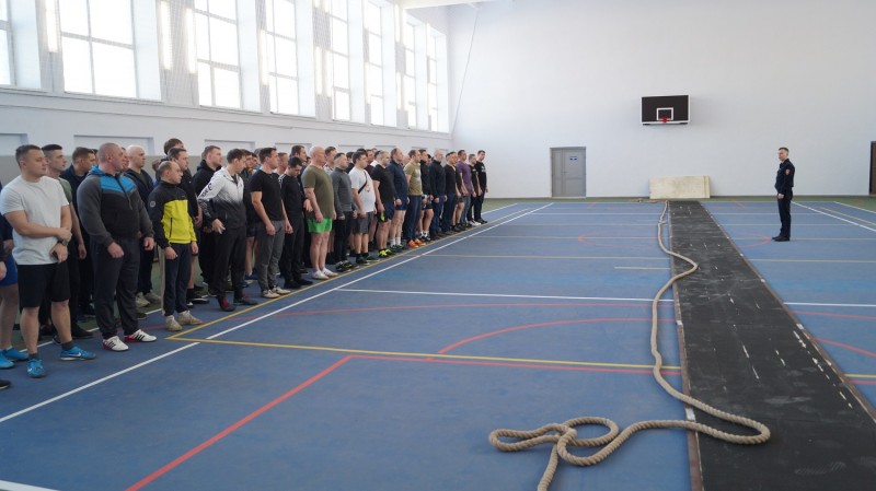 В Твери полицейские устроили соревнования по перетягиванию каната
