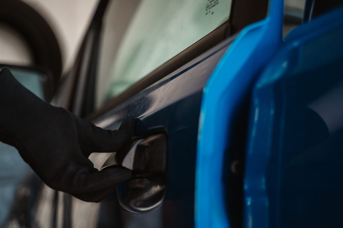 Вору из Тверской области, укравшему инструменты из машины, грозит до пяти лет тюрьмы