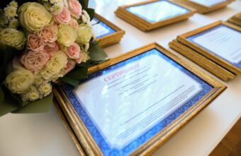 Молодым семьям Тверской области вручили жилищные сертификаты