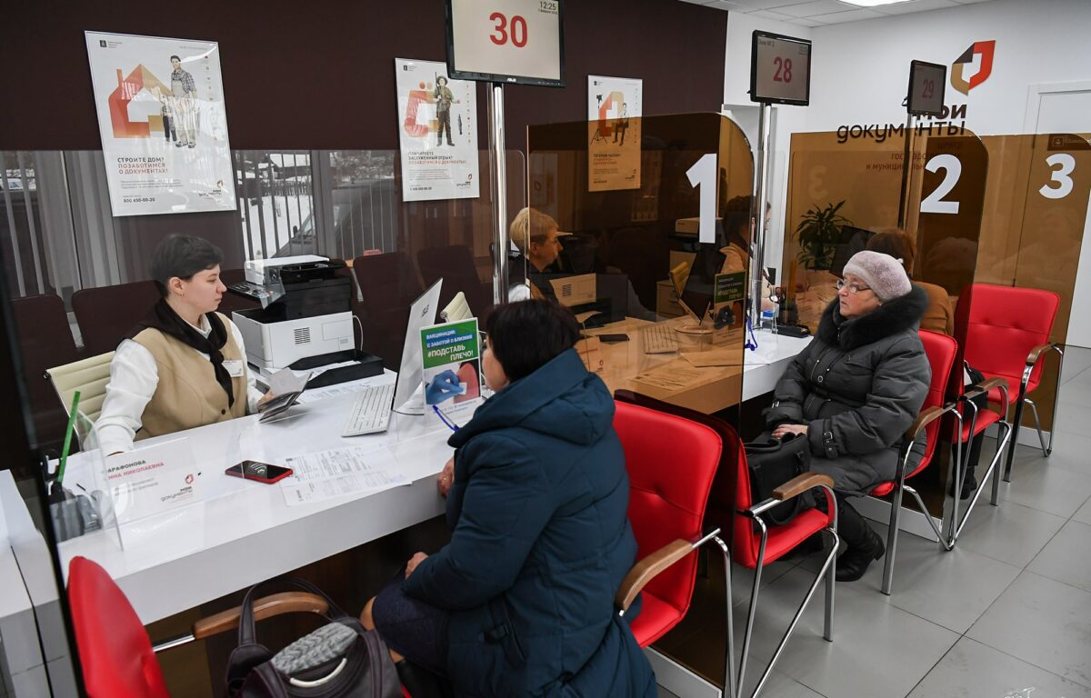 В посёлке Сонково губернатор Игорь Руденя ознакомился с работой филиала МФЦ