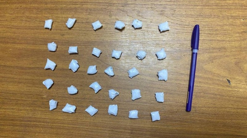 Двух молодых людей, подозреваемых в распространении наркотиков, задержали в Тверской области