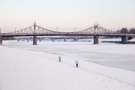 Россияне сохранили траты на подготовку к февральским выходным на уровне прошлого года