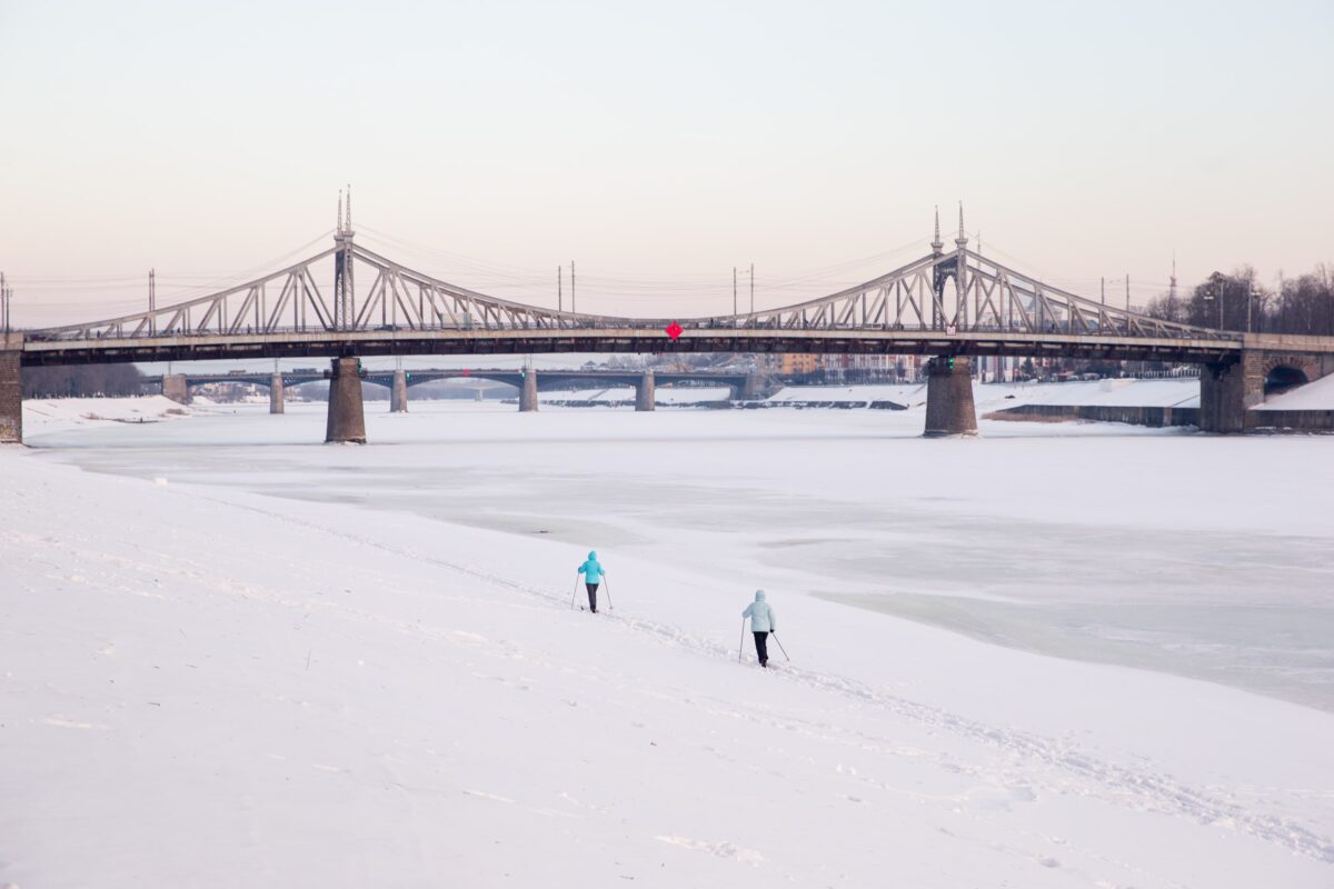 Россияне сохранили траты на подготовку к февральским выходным на уровне прошлого года