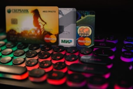 Пытаясь сберечь деньги, жители Тверской области потеряли 6 миллионов