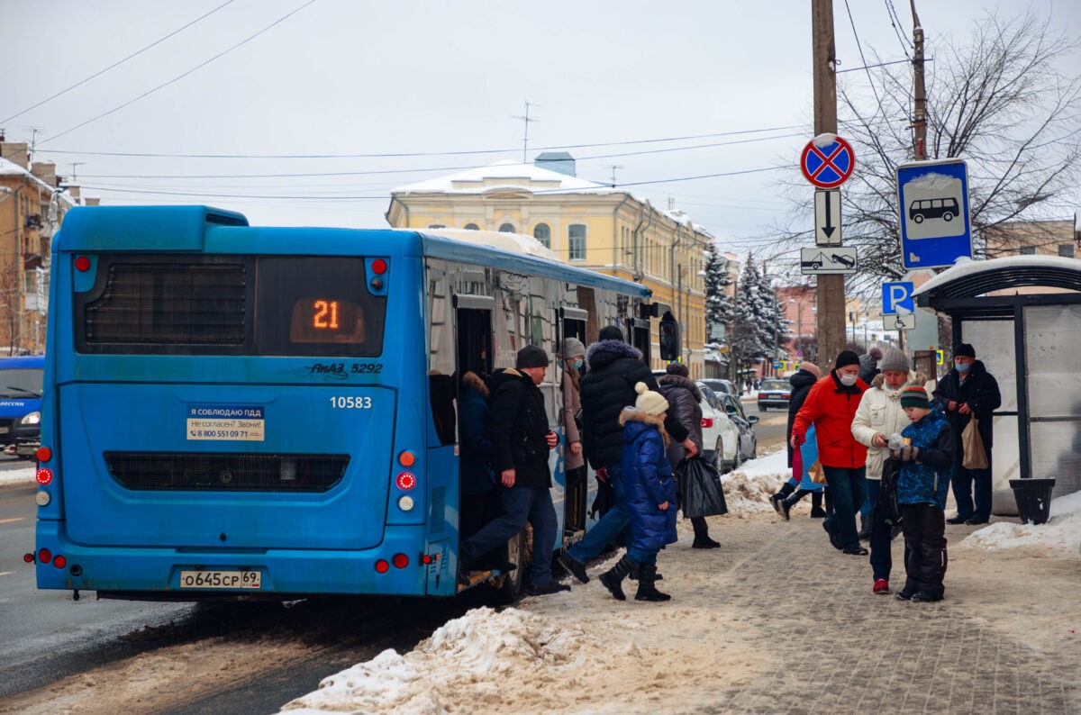 Назад в 2019-й: в Тверской области повышают цену на проезд в «синих»  автобусах | ТОП Тверь новости