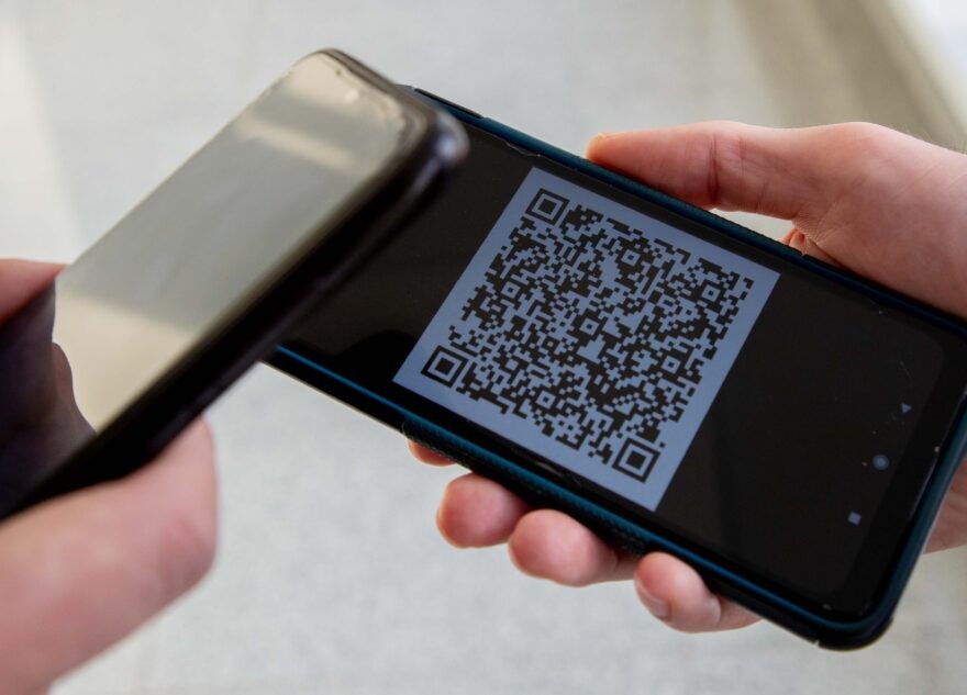 Мошенники научились красть деньги через QR-коды