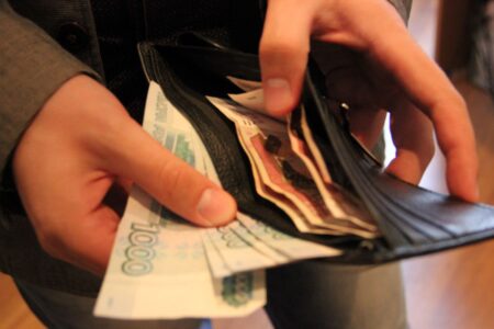 Медработники начали получать специальную социальную выплату Медработники начали получать специальную социальную выплату