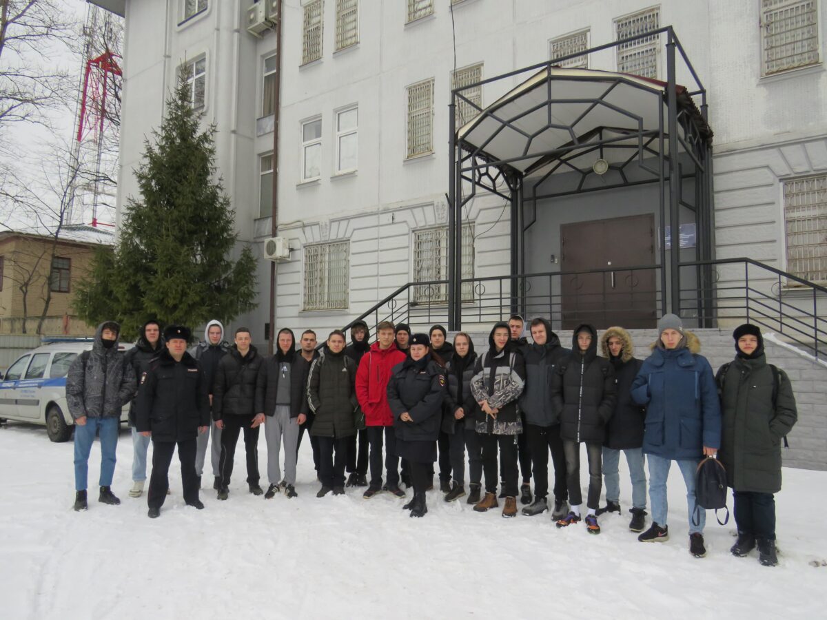 Студентов из Твери познакомили со служебными буднями транспортной полиции