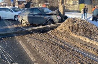 В Тверской области легковушка наехала на мачту при буксировке В Тверской области легковушка наехала на мачту при буксировке