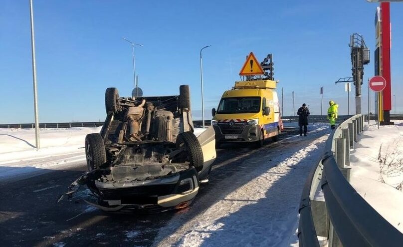 Водитель иномарки, перевернувшейся в Тверской области, получил множественные травмы Водитель иномарки, перевернувшейся в Тверской области, получил множественные травмы