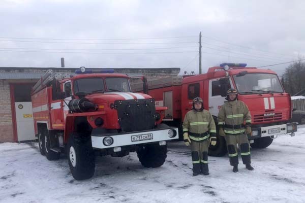 Пожарные исправительной колонии потушили хозпостройки в Тверской области Пожарные исправительной колонии потушили хозпостройки в Тверской области