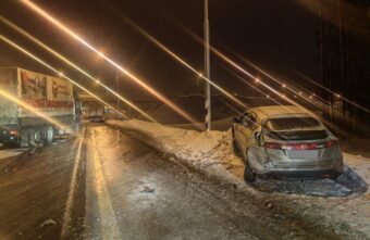 Фура врезалась в легковушку под Тверью, есть пострадавший