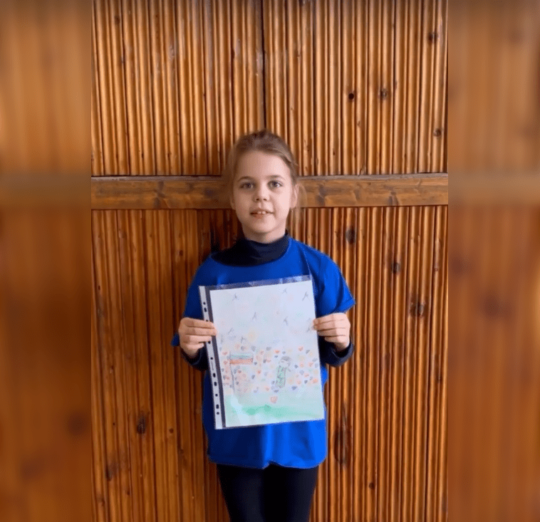 Участницы танцевального коллектива из Донецка приняли участие в эстафете «#ПоздравьСвоегоГероя»