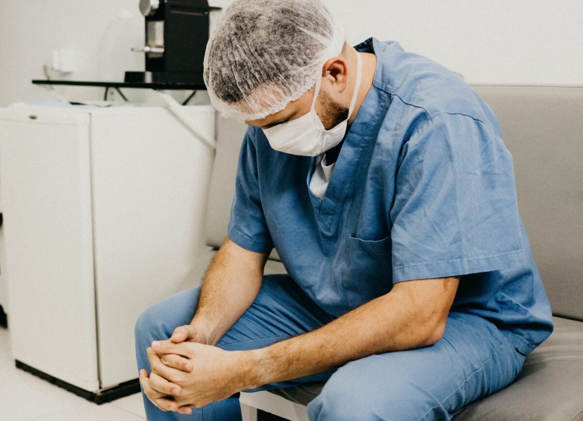 Эксперт рассказал, сколько вариаций у штамма «омикрон»