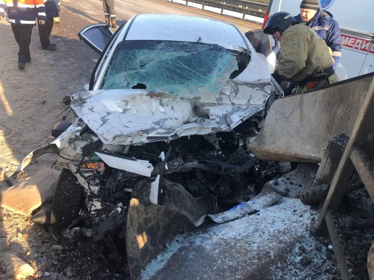 Водитель легковушки погиб из-за неудачного манёвра фуры в Тверской области