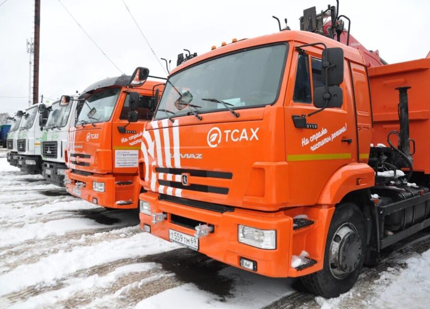 В Тверской области продолжают обновлять мусоровозы
