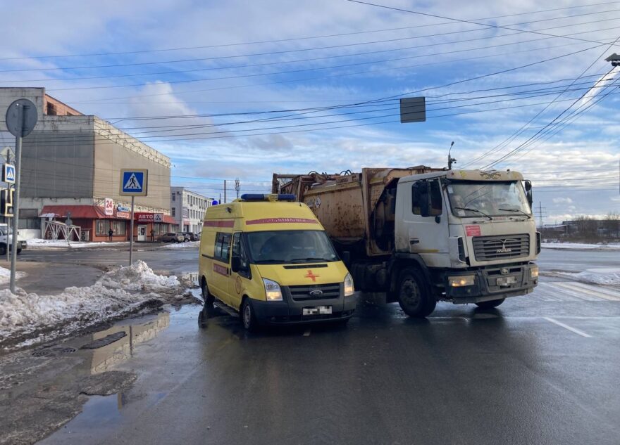 Мужчина попал под колёса МАЗа на зебре в Твери