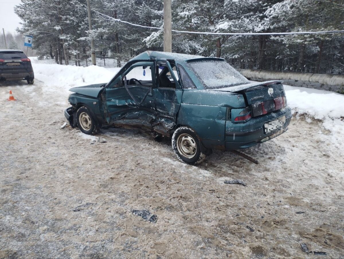 ВАЗ и Kia столкнулись в Тверской области, есть пострадавший