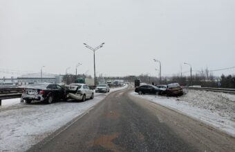 Женщину доставили в больницу после столкновения двух иномарок в Твери Женщину доставили в больницу после столкновения двух иномарок в Твери