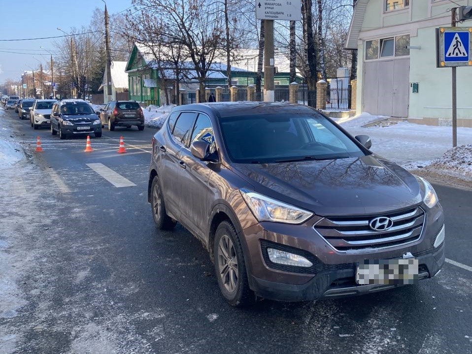 Иномарка сбила пожилую женщину на зебре в Твери