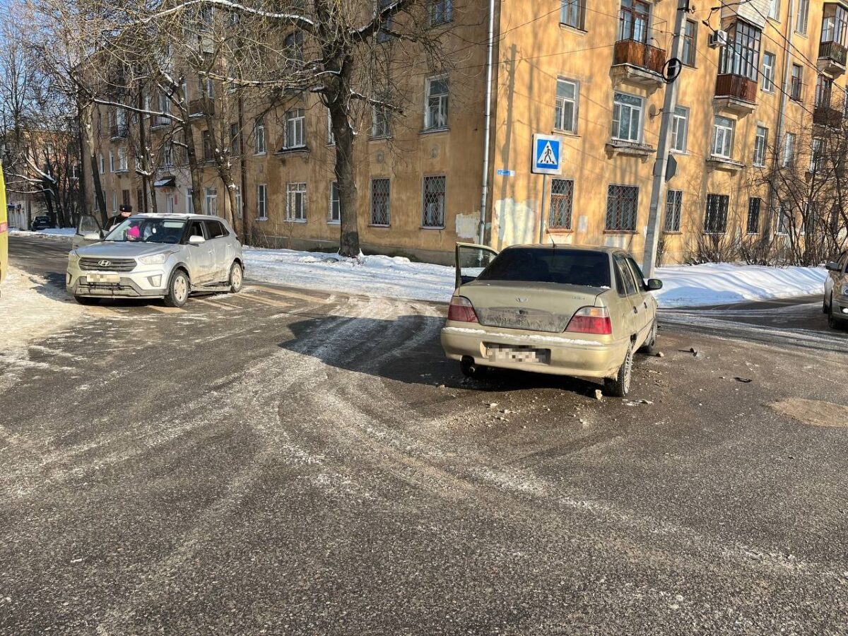 Женщина пострадала в столкновении 