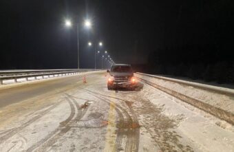 Hyundai врезался в отбойник на трассе М-11 в Тверской области Hyundai врезался в отбойник на трассе М-11 в Тверской области