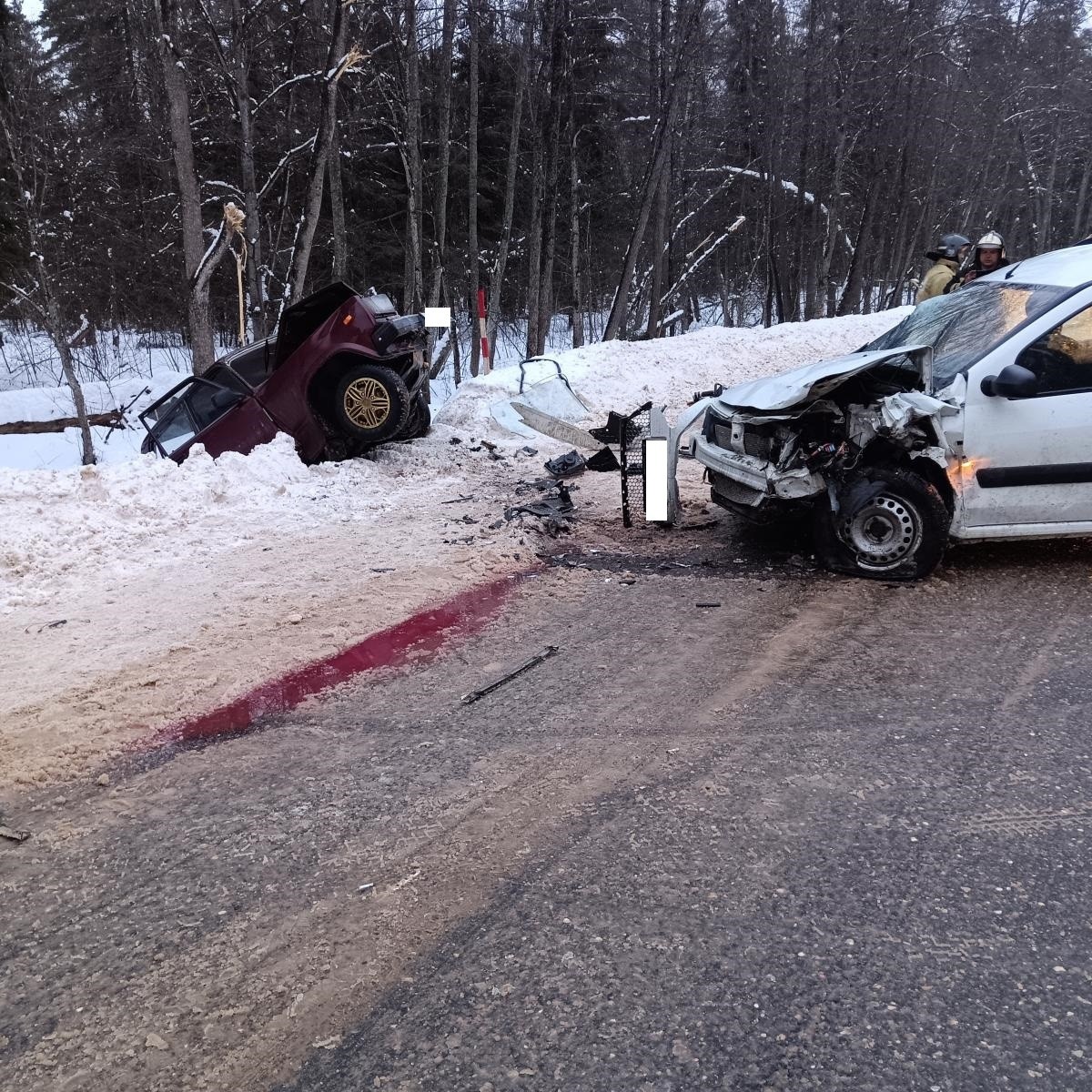 Водитель ВАЗа скончался после столкновения с "Ларгусом" в Тверской области