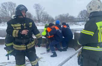 В Твери спасли рыбаков на оторвавшейся льдине