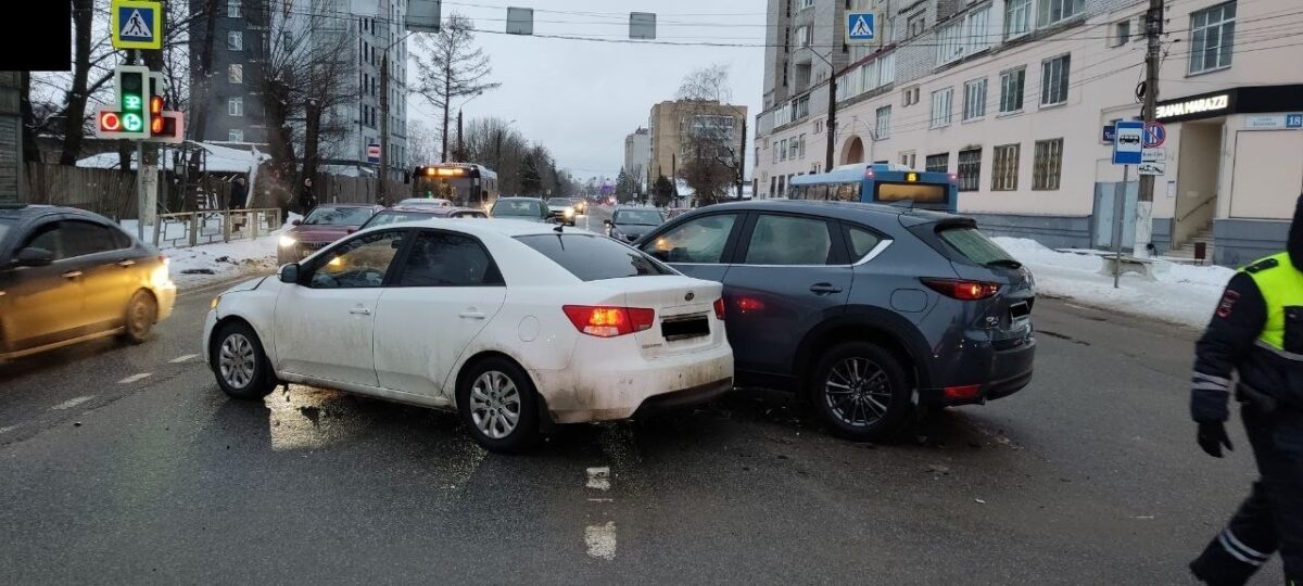 При ДТП в Твери пострадала молодая женщина