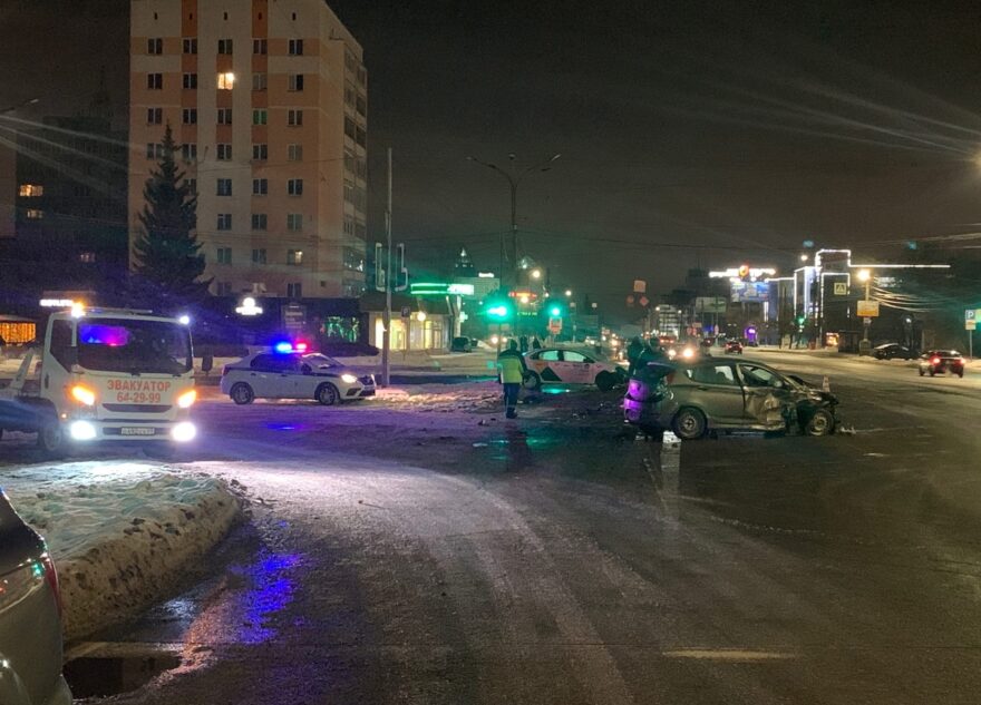 В центре Твери произошло ДТП с участием трех автомобилей В центре Твери произошло ДТП с участием трех автомобилей