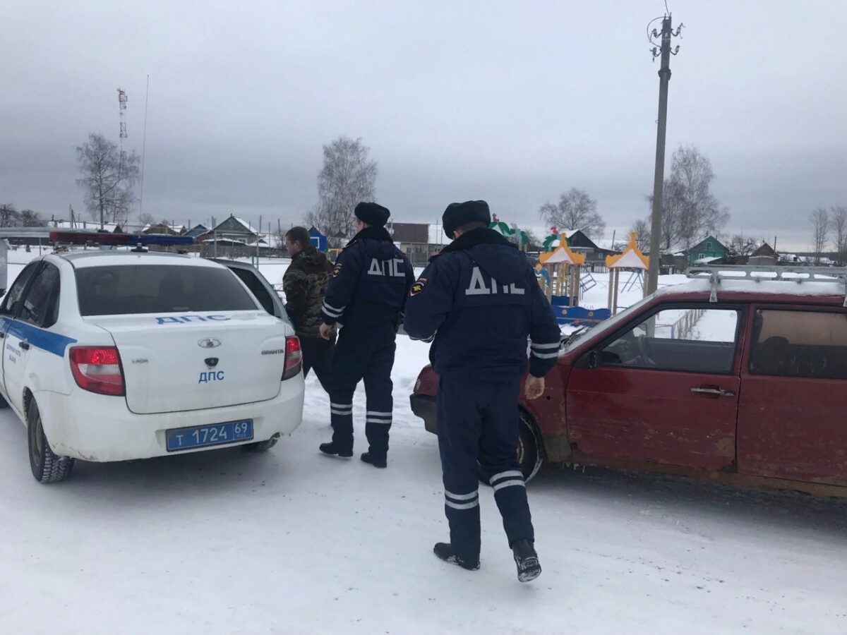 Пьяного водителя с ребёнком догнали и задержали в Тверской области | ТОП  Тверь новости