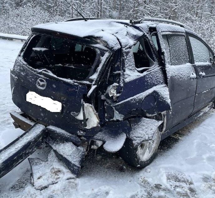 Во время ДТП в Тверской области ребенок вылетел через стекло машины Во время ДТП в Тверской области ребенок вылетел через стекло машины