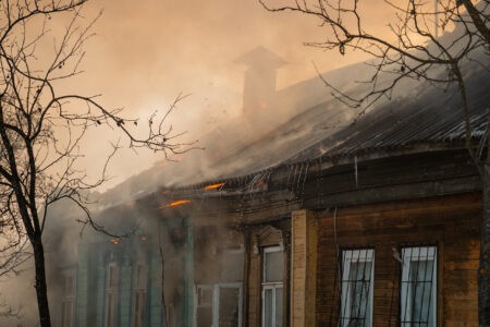 При тушении пожара в Тверской области обнаружили останки мужчины При тушении пожара в Тверской области обнаружили останки мужчины